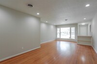 2103 Latexo Dr, Unit 1011 in Houston, TX - Building Photo - Building Photo