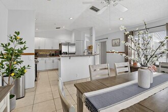 495 Carrington Ln in Weston, FL - Building Photo - Building Photo