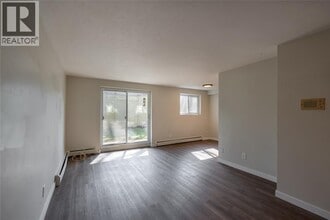 1075 Brenchley St in Sarnia, ON - Building Photo - Building Photo