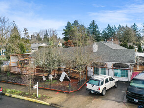 520 SE Paropa Pl in Gresham, OR - Foto de edificio - Building Photo