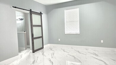 1050 Eisenhower Blvd in Lehigh Acres, FL - Building Photo - Building Photo