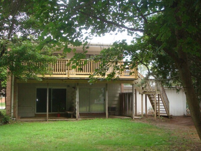 1100 W Campus Dr-Unit -#1 in Mt. Pleasant, MI - Building Photo - Building Photo