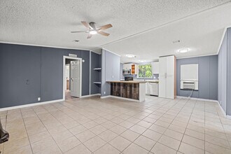 10592 SW Sandalfoot Blvd in Boca Raton, FL - Building Photo - Building Photo