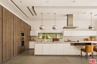 4445 Camellia Ave in Los Angeles, CA - Building Photo - Building Photo