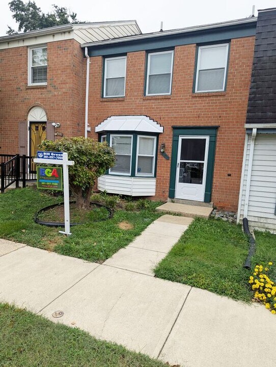 2219 Anvil Ln in Temple Hills, MD - Building Photo