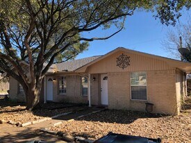 800 Llano Pl in College Station, TX - Building Photo