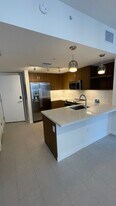 341 SW 18th Rd, Unit B3 in Miami, FL - Building Photo