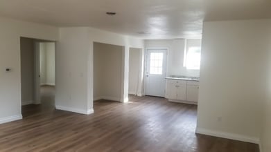 812 N Main St in Piru, CA - Building Photo - Building Photo