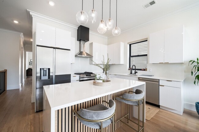 property at 118 Bleecker St