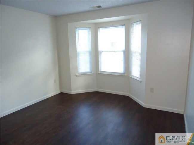 80 Goodwin Dr in North Brunswick, NJ - Building Photo - Building Photo