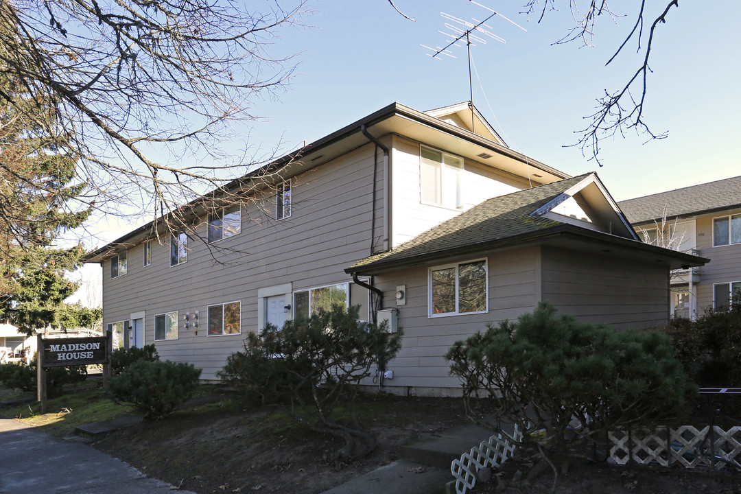 Madison House in Salem, OR - Building Photo