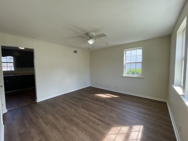 303 Pleasant St in Hinesville, GA - Building Photo - Building Photo