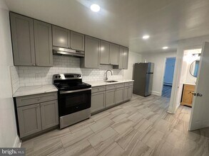 224 Long Ln in Upper Darby Township, PA - Foto de edificio - Building Photo