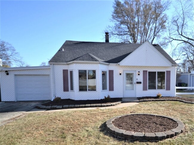 property at 2S526 Cynthia Dr