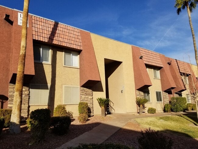 property at 5332 River Glen Dr