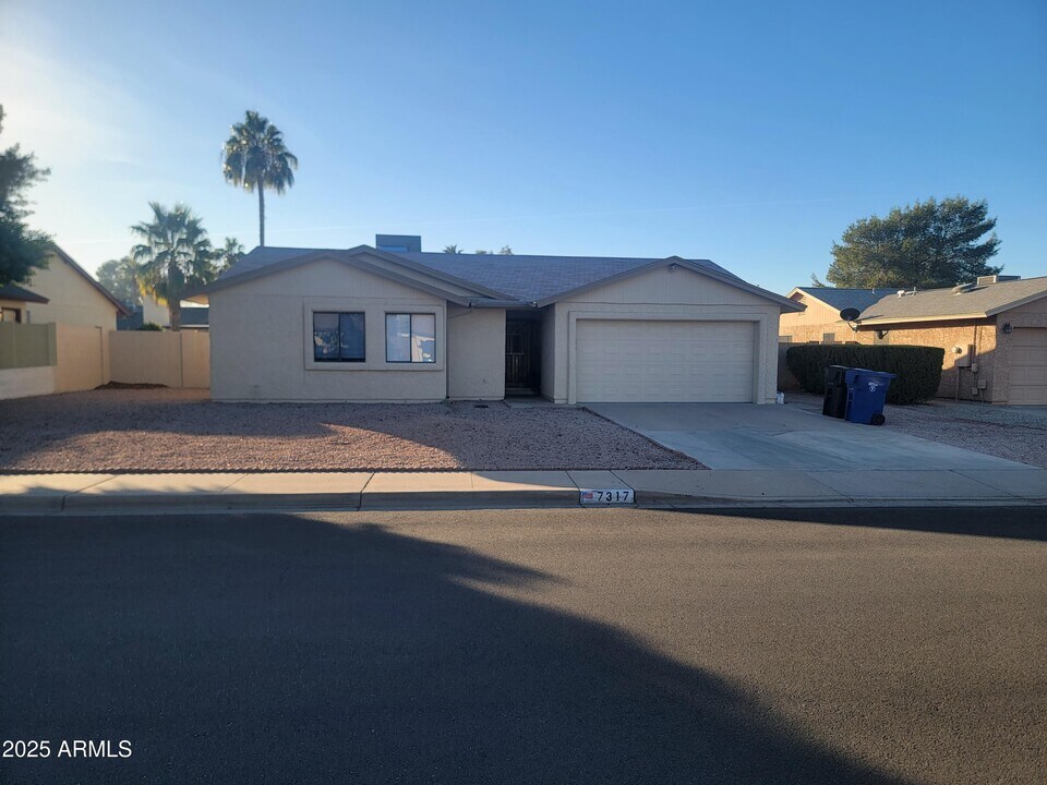 7317 E Diamond Ave in Mesa, AZ - Building Photo