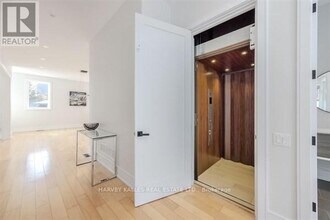 3279 Lakeshore Rd. in Burlington, ON - Building Photo - Building Photo