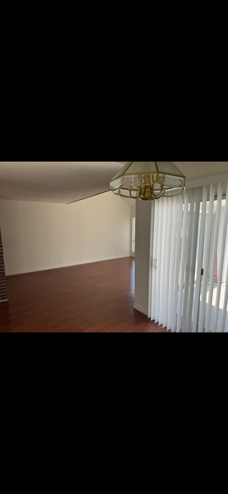 20155 Keswick St in Winnetka, CA - Building Photo