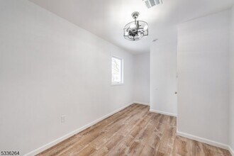823 S 17th St in Newark, NJ - Building Photo - Building Photo