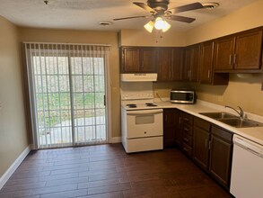 1616 Spring Valley Dr in Huntington, WV - Building Photo - Building Photo