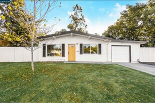 198 Brown St in Vacaville, CA - Building Photo