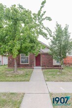 2102 Briarcliff Dr in Moore, OK - Building Photo - Building Photo