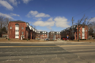 1-32 Bethune Way in Markham, ON - Building Photo - Primary Photo