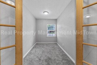 2211 Huntington Dr in Arlington, TX - Building Photo - Building Photo