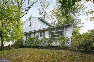 6381 Lakewood Dr in Falls Church, VA - Building Photo - Building Photo