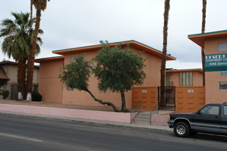 Desert Aire Apartments in Las Vegas, NV - Building Photo - Building Photo