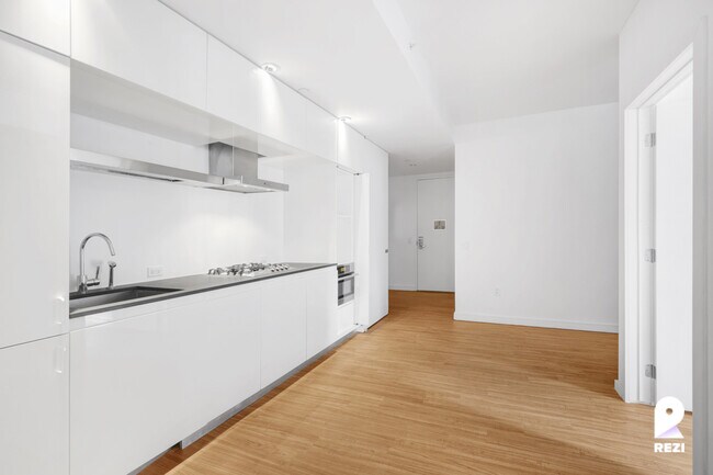 70 W 45th St, Unit 28B in New York, NY - Foto de edificio - Building Photo