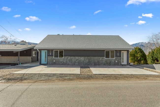 544-548 N Colorado Ave in East Wenatchee, WA - Building Photo - Building Photo