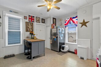 2435 S Burrell St, Unit Lower in Milwaukee, WI - Foto de edificio - Building Photo