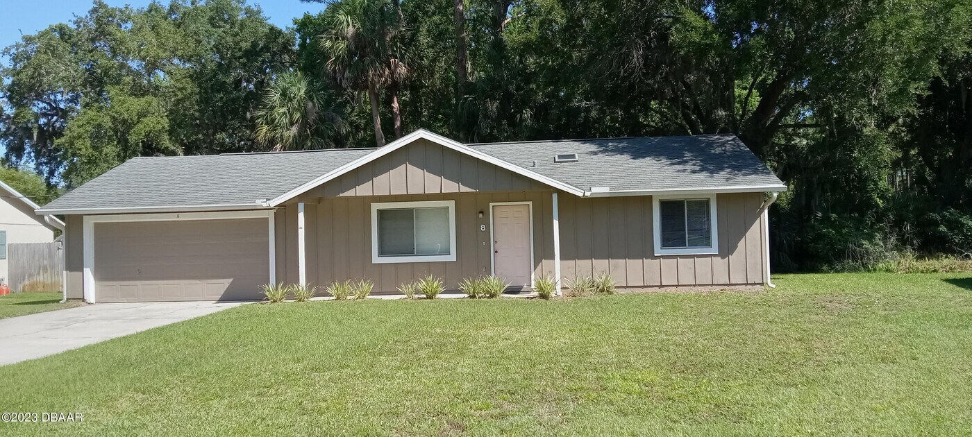 8 Castle Manor Dr in Ormond Beach, FL - Building Photo