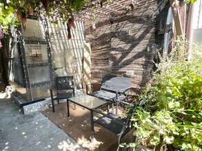 1127 N Hoover St, Unit none in Los Angeles, CA - Building Photo - Building Photo