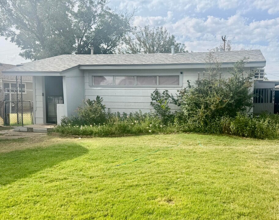710 12th St in Shallowater, TX - Building Photo