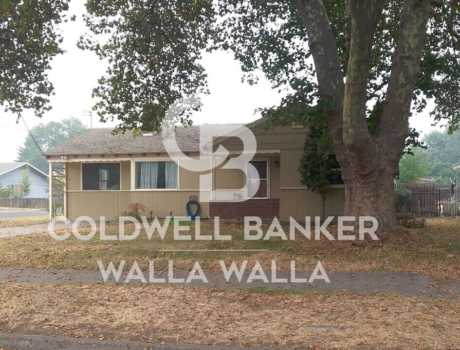 528 N Bellevue Ave in Walla Walla, WA - Foto de edificio