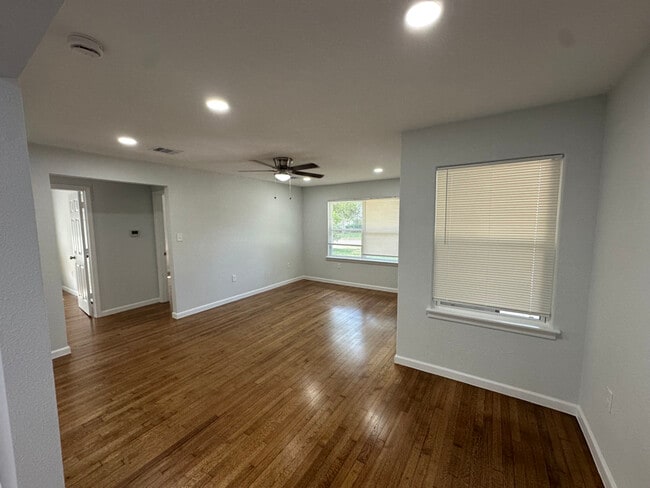 224 Birch St in Lake Jackson, TX - Building Photo - Building Photo