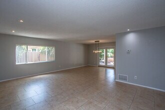8633 E Clydesdale Trail in Scottsdale, AZ - Building Photo - Building Photo