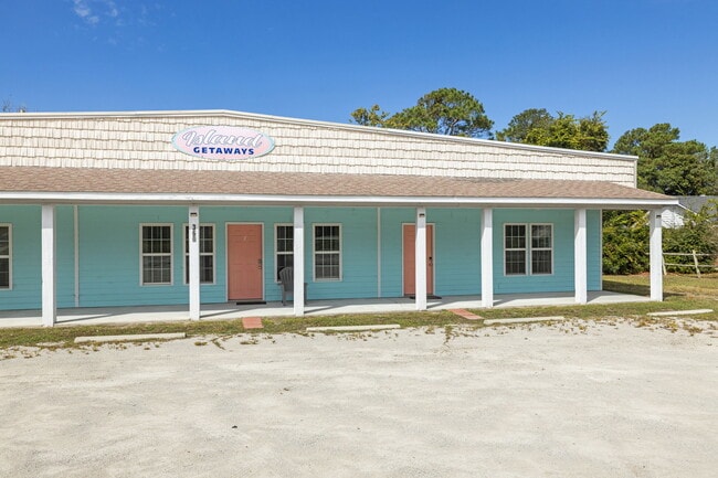360 Island Rd in Harkers Island, NC - Building Photo - Building Photo
