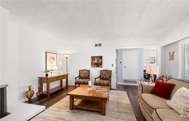 1641 S Pomona Ave, Unit D37 in Fullerton, CA - Foto de edificio - Building Photo