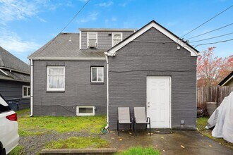 307 7th Ave NW, Unit C in Puyallup, WA - Building Photo - Building Photo