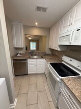 96 Mathews Dr in Hilton Head Island, SC - Building Photo - Building Photo