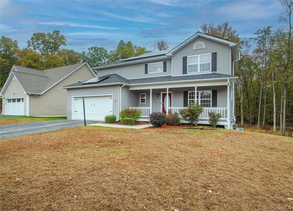 22 Sycamore Way in Poughkeepsie, NY - Building Photo