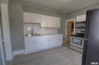 2312 W 1st St in Davenport, IA - Building Photo - Building Photo