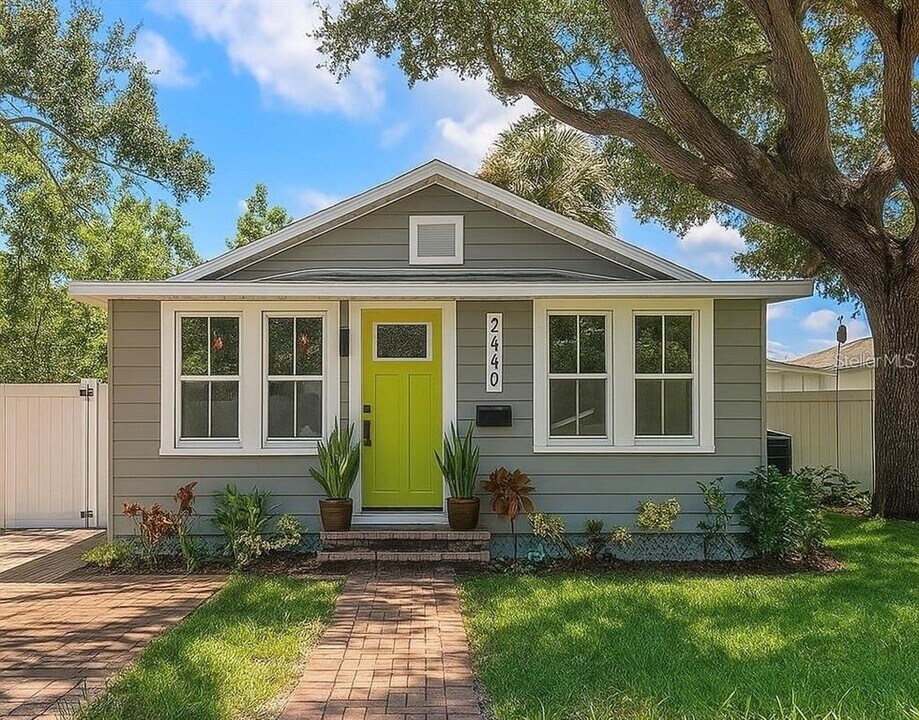 2440 Quincy St S in St. Petersburg, FL - Building Photo
