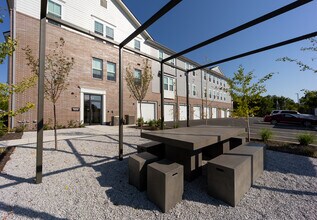 Enjoy Comfortable Living When You Live at ... in Fayetteville, AR - Foto de edificio - Building Photo
