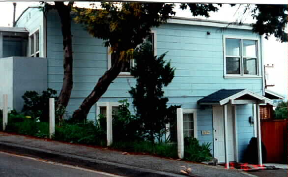 1105-1107 San Bruno Ave in Brisbane, CA - Building Photo