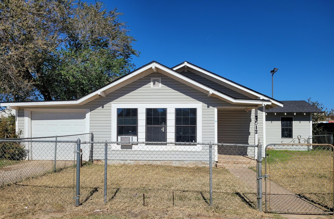 2512 1st St in Lubbock, TX - Building Photo