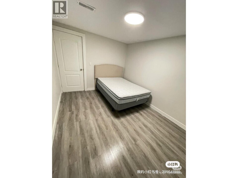 4821 Carson Pl in Burnaby, BC - Building Photo